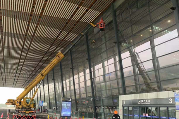 点军玻璃幕墙维护和保养